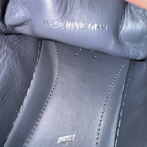 Prada Black and White Sneakers Classic Design - Picture 7 of 17